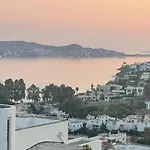 Villa Family With Rooftop Sea Views In Yalikavak *