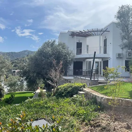 Family With Rooftop Sea Views In Yalikavak *