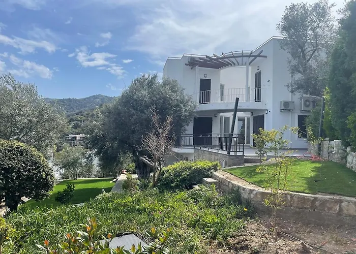 Family With Rooftop Sea Views In Yalikavak *