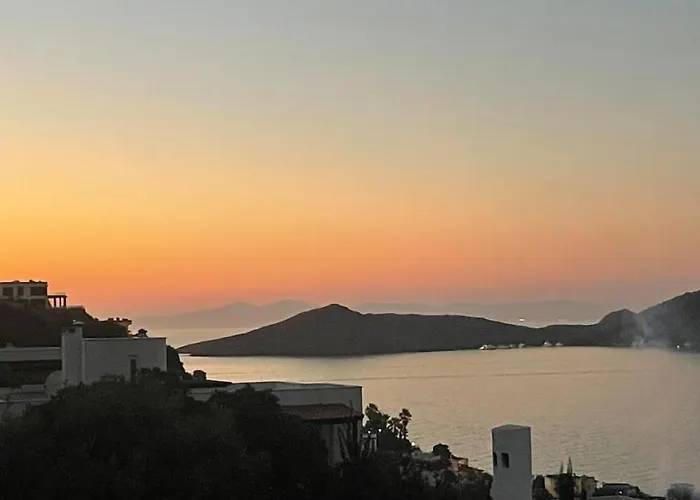 Villa Family With Rooftop Sea Views In Yalikavak *